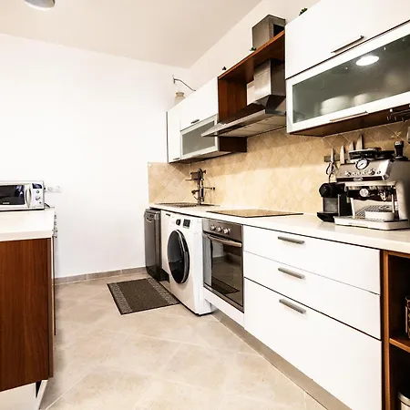 Prestige, Rickeys Apartmán Monte Carlo